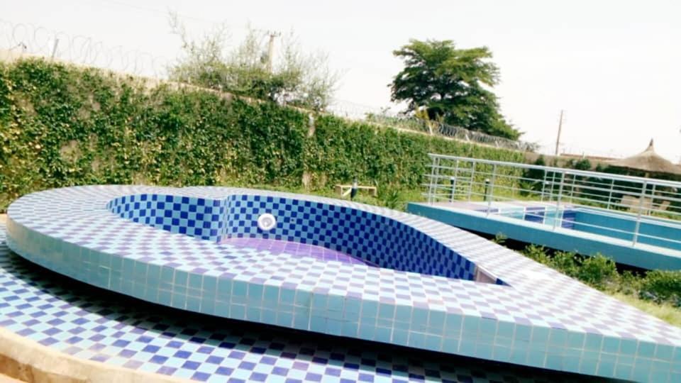 Hotel Univers 3 Aeroport Luxe ニアメ エクステリア 写真
