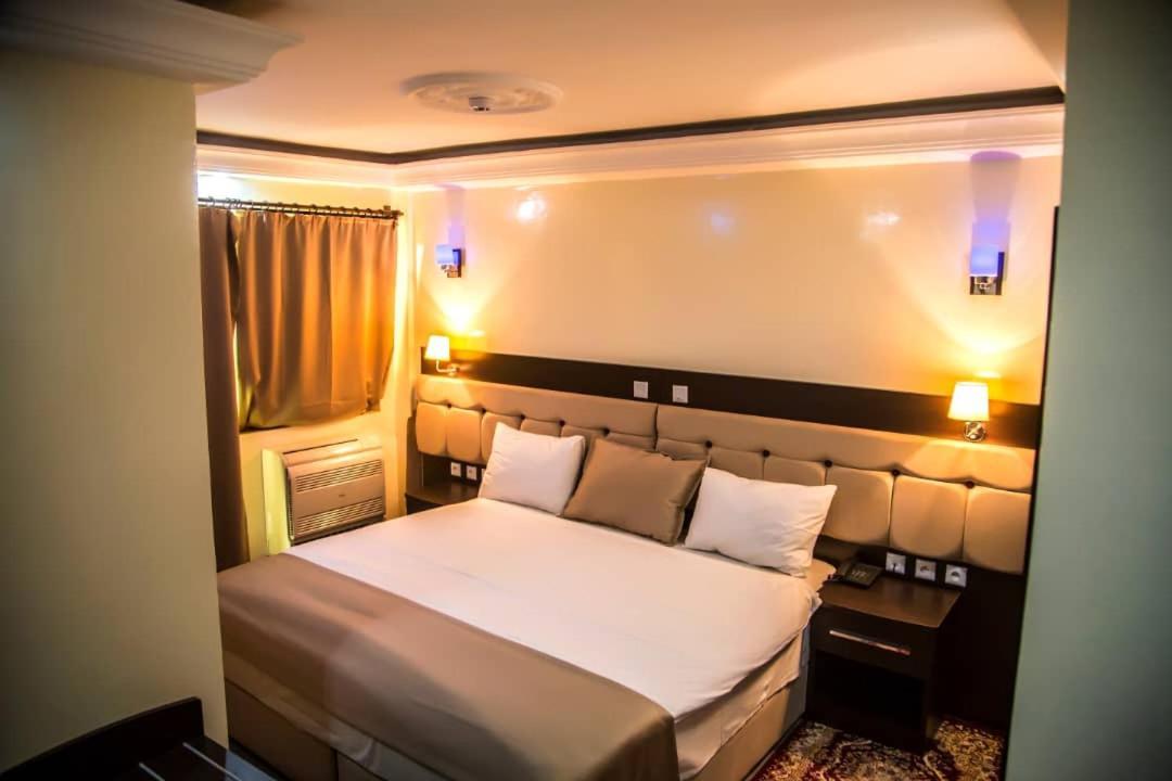 Hotel Univers 3 Aeroport Luxe ニアメ エクステリア 写真