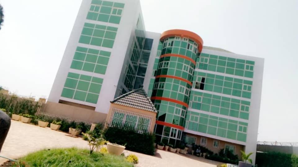 Hotel Univers 3 Aeroport Luxe ニアメ エクステリア 写真