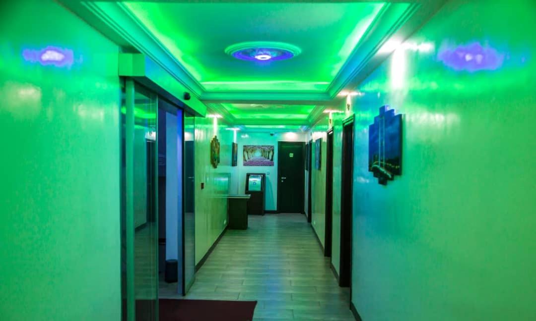 Hotel Univers 3 Aeroport Luxe ニアメ エクステリア 写真