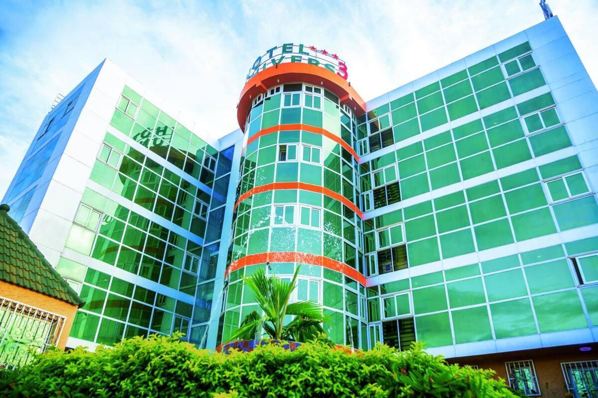 Hotel Univers 3 Aeroport Luxe ニアメ エクステリア 写真