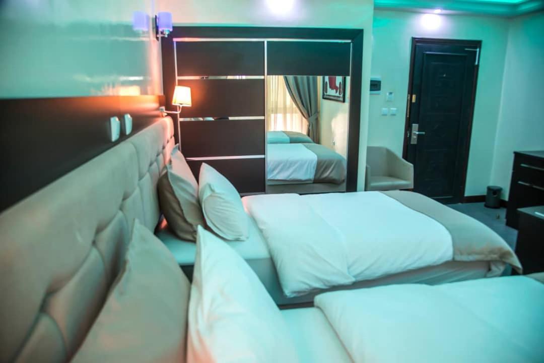 Hotel Univers 3 Aeroport Luxe ニアメ エクステリア 写真
