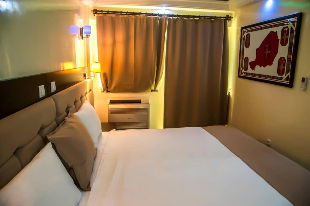 Hotel Univers 3 Aeroport Luxe ニアメ エクステリア 写真